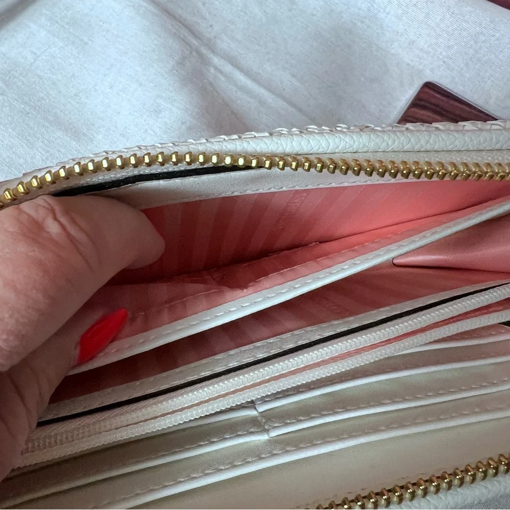NWOT Leather Victoria’s Secret Elegant White Woven Long Zippy Wallet 12 slots - Picture 10 of 10